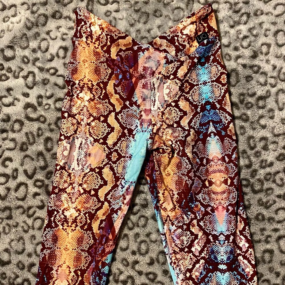Lici fit high waisted v-cut scrunch leggings